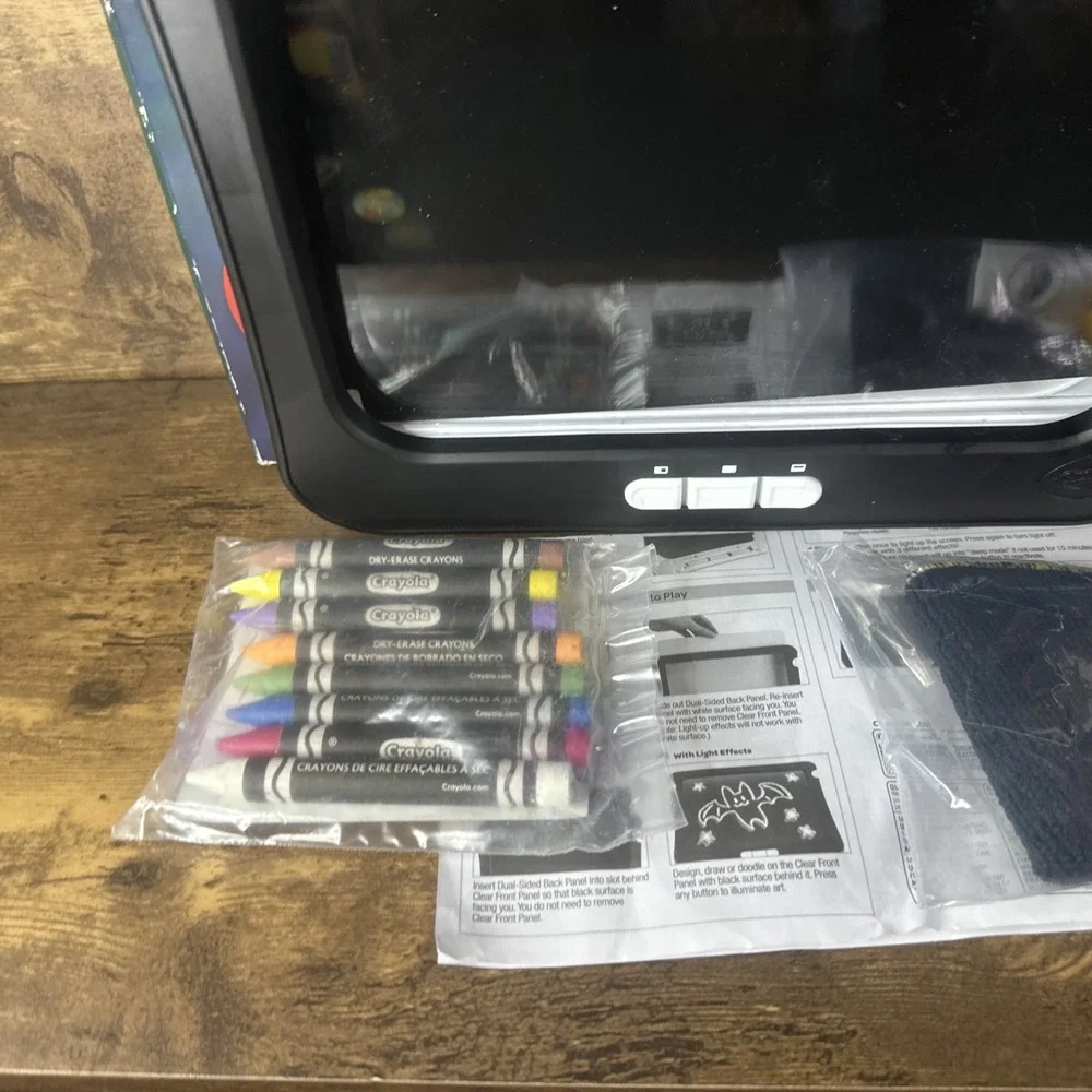 Crayola Dry Erase Light Up Board Art Set Erasable Crayon Tablet Toy Dual Sided